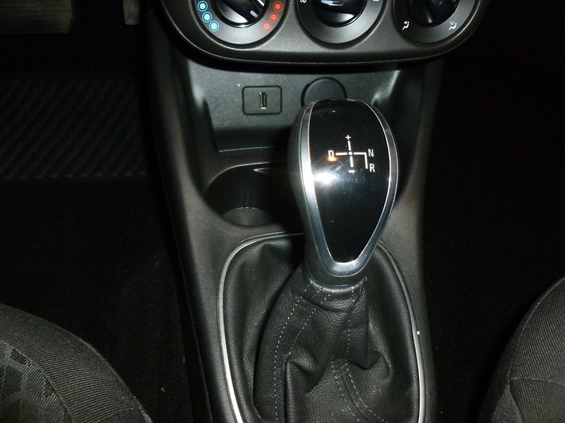Opel Corsa 1.4 /66kWCZ AUTOMATIZOV. PŘEV. - fotka 18 z 19
