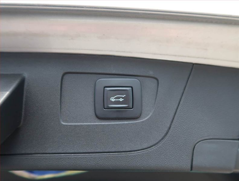 Opel Insignia (2018) Exclusive 1.5 Turbo, Automat - fotka 22 z 23