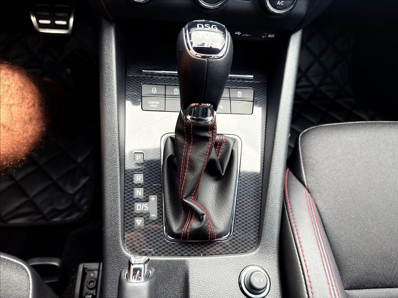 Škoda Octavia 2,0 TDi RS DSG - fotka 14 z 29