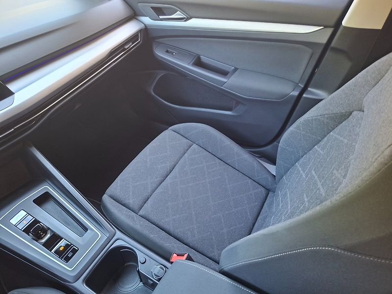 Volkswagen Golf (2021) 2.0TDI 85kW DSG -TAŽ.ZAŘ.-DPH - fotka 14 z 38