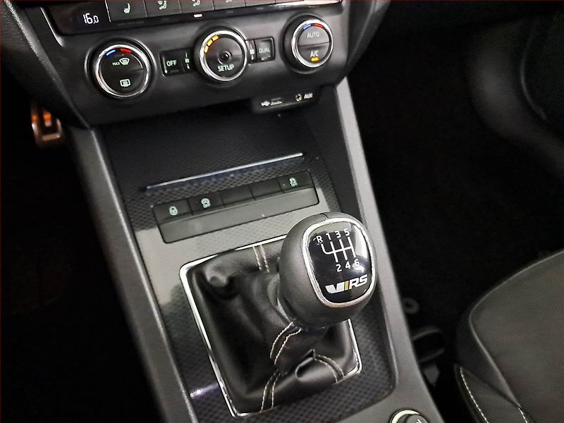 Škoda Octavia (2014) RS 2.0 TSI, Bi-Xenony - fotka 13 z 19
