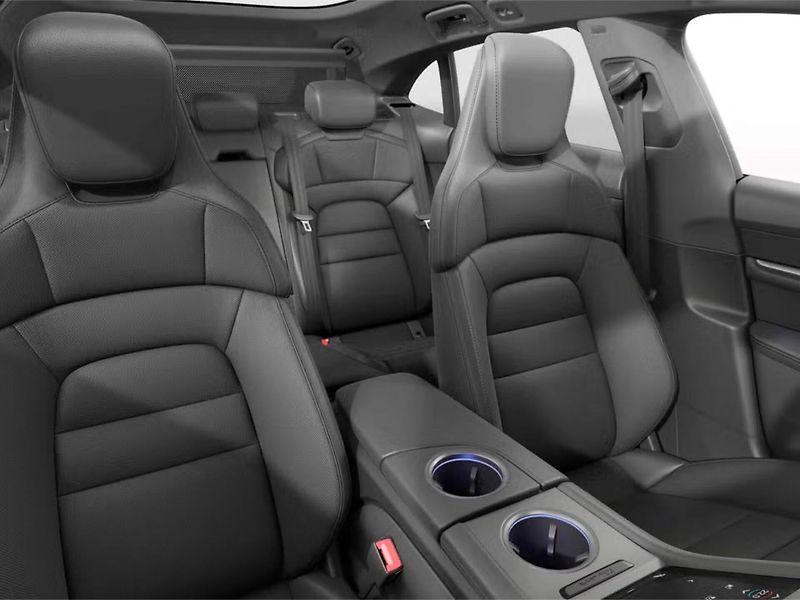 Porsche Taycan 4 Cross Turismo Pano InnoDrive - fotka 10 z 10