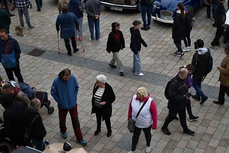 Tradiční sraz autoveteránistů na náměstí T. G. Masaryka v Prostějově. 18. května 2025