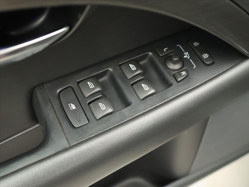 Volvo V70 2.0 D3 110kW Navi - fotka 17 z 31