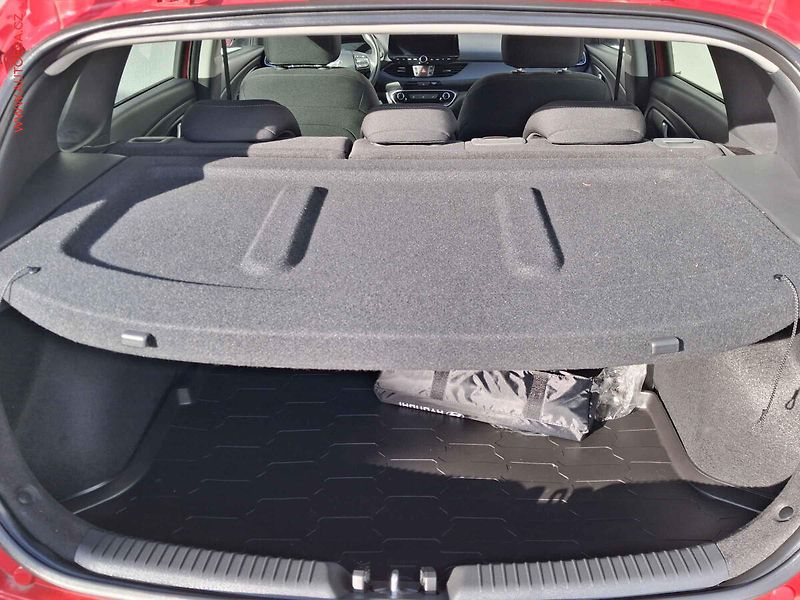 Hyundai i30 (2024) 1.5, ČR, Navi, kamera, LED - fotka 7 z 19
