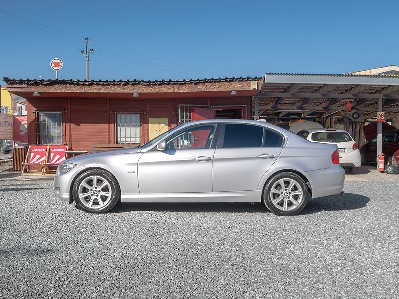 BMW Řada 3 (2011) 325i 160KW mat HK – NAVIGACE - fotka 8 z 52