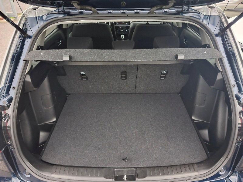 Suzuki Vitara (2024) Premium Hybrid Automat - fotka 8 z 35