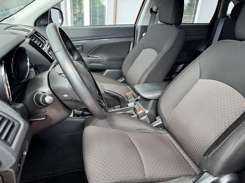 Mitsubishi ASX (2018) 1.6i Mivec Xenony Webasto - fotka 24 z 48