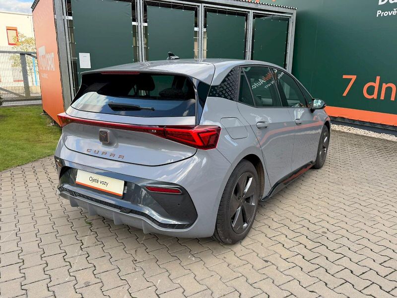 Cupra Born (2023) 150kW / 62kWh Electric - fotka 22 z 23