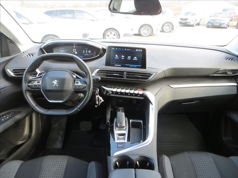 Peugeot 3008 1,5 BlueHDi AUT ACTIVE ČR - fotka 23 z 23
