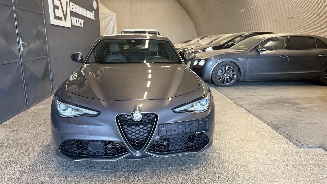 Alfa Romeo Giulia 2.2D,SPRINT,AT8,ZÁRUKA