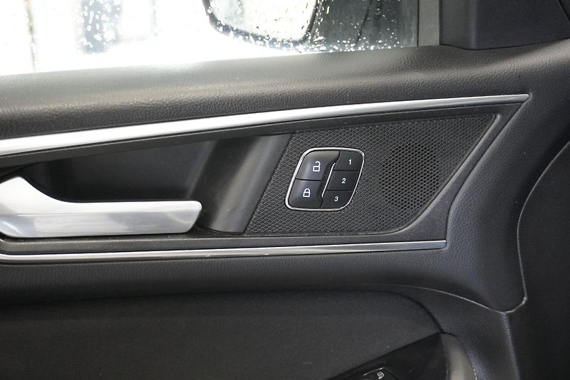 Ford S-MAX 2.0 TDCi TITANIUM 4X4 7 MÍST - fotka 13 z 32