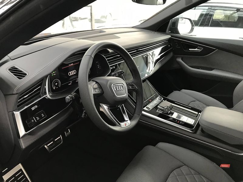 Audi Q8 (2025) SUV 60 Quattro 8TT 3,0TFSIe - fotka 14 z 20