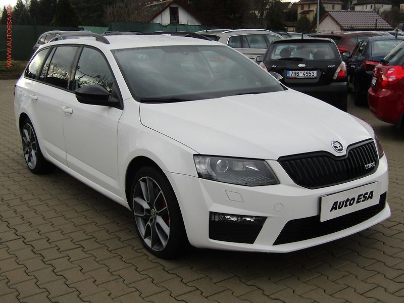 Škoda Octavia (2014) 2.0 TDi, ČR, RS, DSG, bixen - fotografie inzerátu