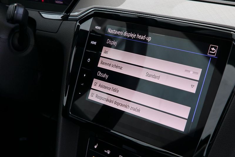 Volkswagen Passat 2.0TDI 110kW Manuál HUD Panora - fotka 29 z 34