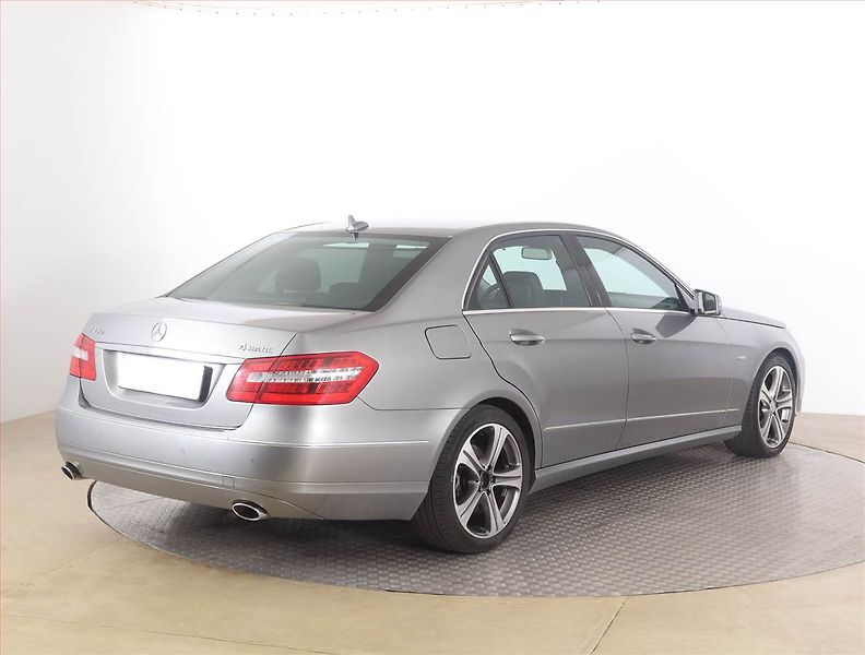 Mercedes-Benz Třídy E (2011) Avantgarde E 350 CDI 4MATIC - fotka 5 z 17