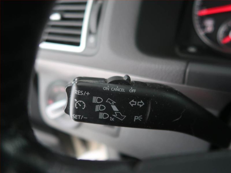 Volkswagen Touran (2012) Comfortline 1.4 TSI, 7 míst - fotka 19 z 22