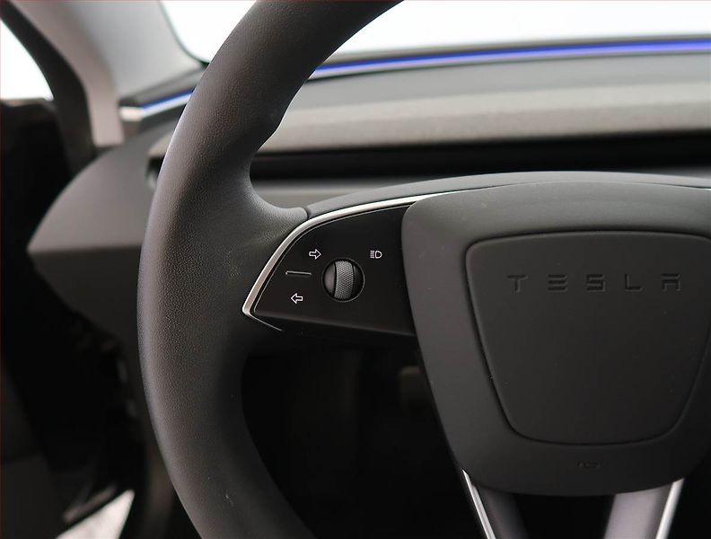 Tesla Model 3 (2023) Standard Range 60kWh, SoH 98% - fotka 30 z 32