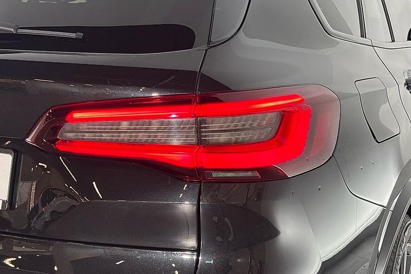 BMW X5 xDrive30d - fotka 5 z 28