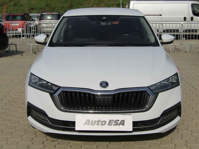 Škoda Octavia (2021) 2.0 TDi, 2.maj,ČR, AC - fotka 2 z 17