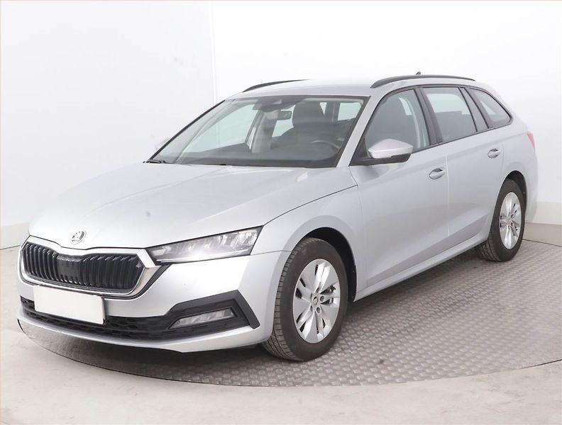 Škoda Octavia (2022) Ambition 2.0 TDI, ČR,1.maj - fotka 2 z 15