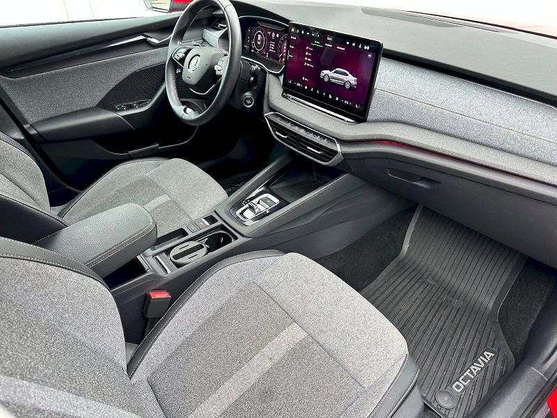 Škoda Octavia (2024) 1.5 TSI 110kW MHEV Top Selecti - fotka 7 z 25