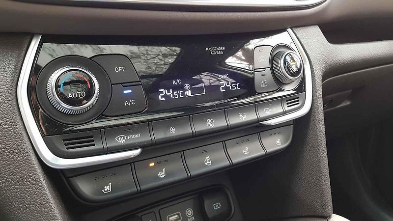 Hyundai Santa Fe vsadilo na nápadný design. Uveze až sedm cestujících.