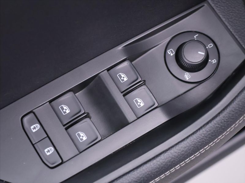 Škoda Superb 2.0 TDI DSG Style Navi LED - fotka 15 z 32