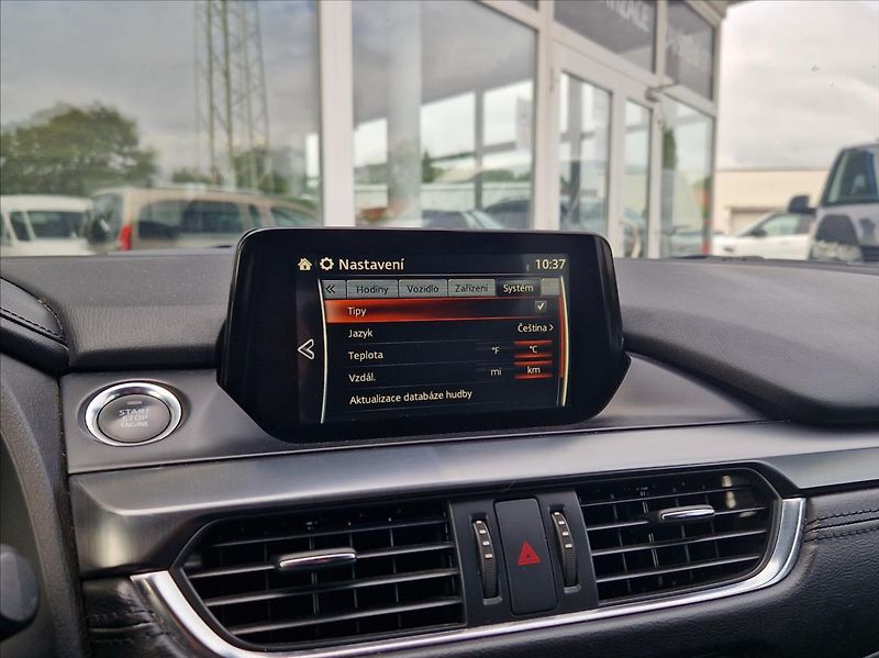 Mazda 6 2,2 D SKYACTIVE, VÝHŘEV NOSIČ - fotka 37 z 42