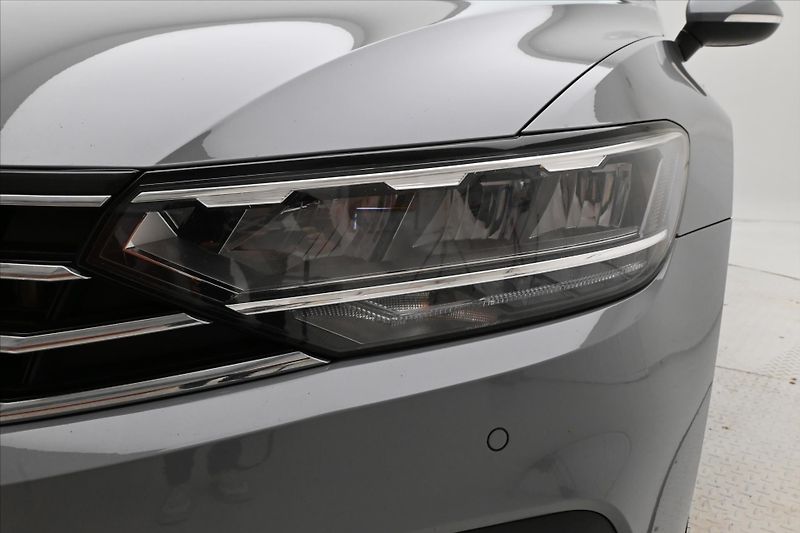Volkswagen Passat 2,0 TDI 110 kW DSG Business Zá - fotka 30 z 32