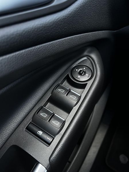 Ford Kuga 1.5 EcoBoost ST Line TZ  - fotka 17 z 22
