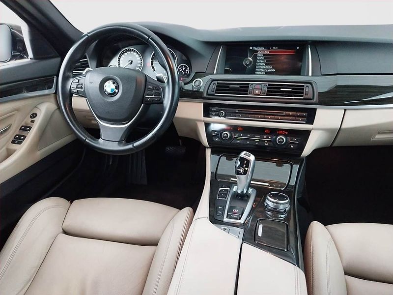 BMW Řada 5 (2015) Luxury Line 518d, Automat - fotka 7 z 23