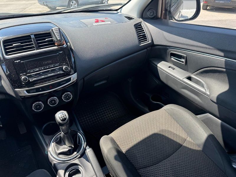 Mitsubishi ASX (2015) 1,6 MIVEC 86 KW - fotka 14 z 31