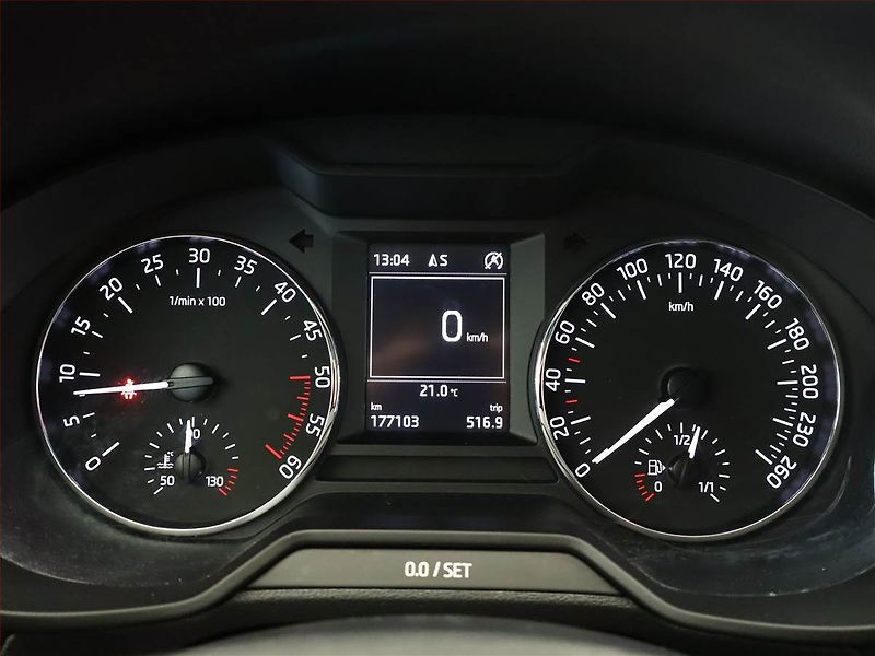 Škoda Octavia (2014) 1.6 TDI, Tempomat - fotka 9 z 13