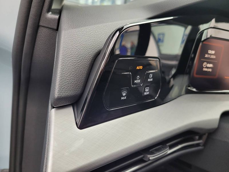 Volkswagen Golf (2025) 1.5 TSI People - fotka 39 z 54