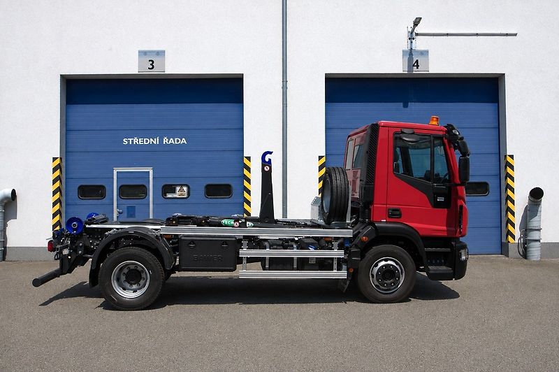 Iveco Eurocargo (2026) 120E22 natahovák, skladem - fotka 3 z 4