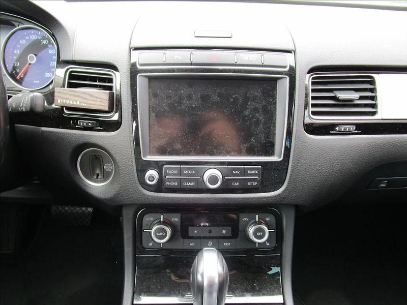 Volkswagen Touareg 3.0TDi V6  R-Line, 4x4, Bi-Xen - fotka 9 z 48