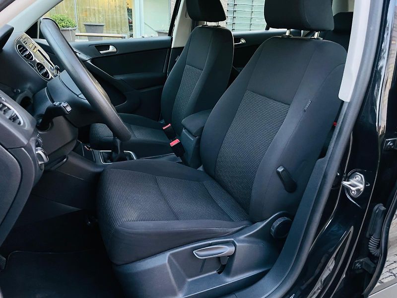 Volkswagen Tiguan 1.4TSI MANUÁL SERVISKA SENZORY - fotka 27 z 45