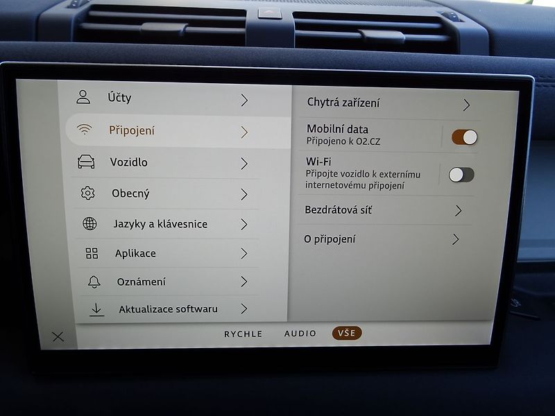 Land Rover Defender 110 D300 221kW Black Packet ČR - fotka 14 z 33
