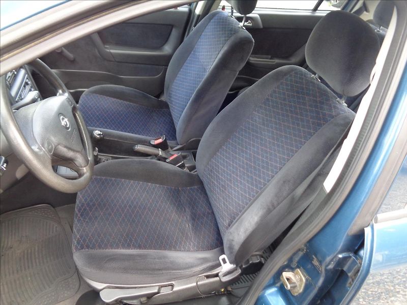 Opel Astra 1,4 - fotka 13 z 16