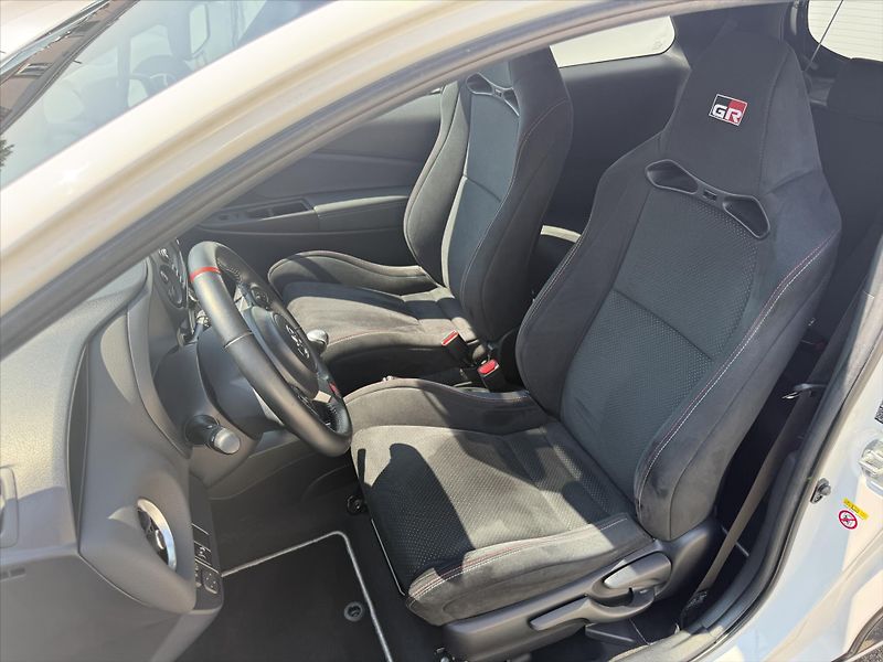 Toyota Yaris 1,8 GRMN REZERVACE - fotka 8 z 15