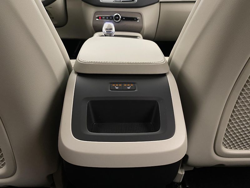 Volvo XC90 B5 AWD BRIGHT PLUS AUT CZ 7m - fotka 32 z 62