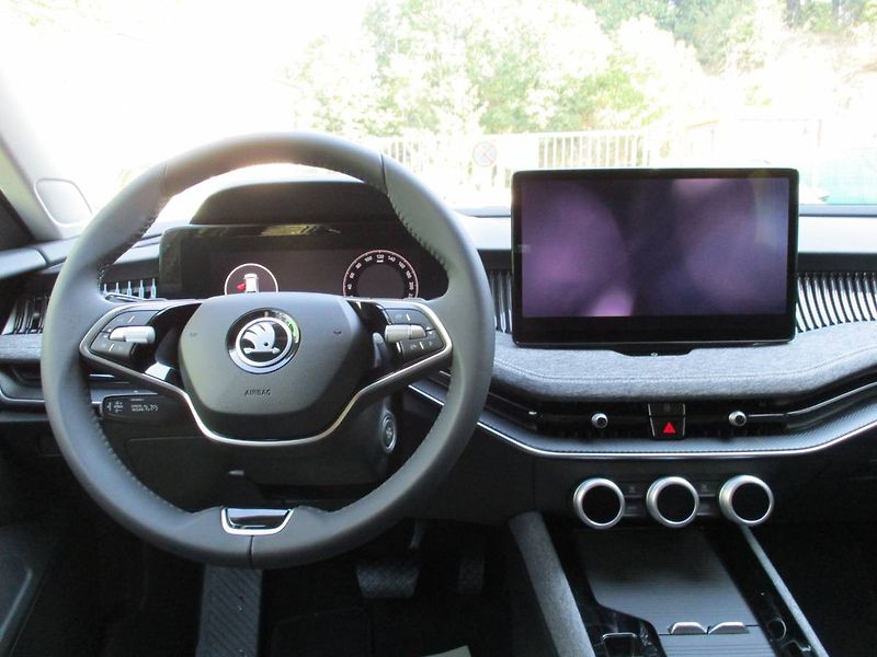 Škoda Superb Combi Selection 2,0TDI 110kW D - fotka 11 z 13