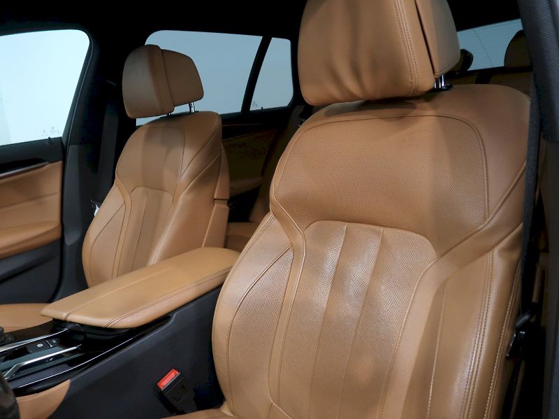 BMW Řada 5 (2018) LUXURY LINE 540d xDRIVE TAŽNÉ - fotka 15 z 38