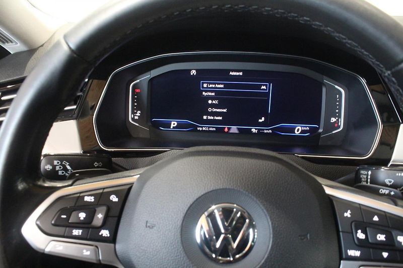 Volkswagen Passat (2020) 2.0TDI DSG Display Matrix - fotka 35 z 38
