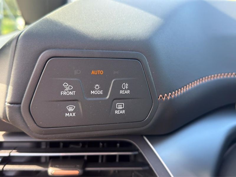 Cupra Born 150kW Carplay LaneAssist LED - fotka 12 z 14