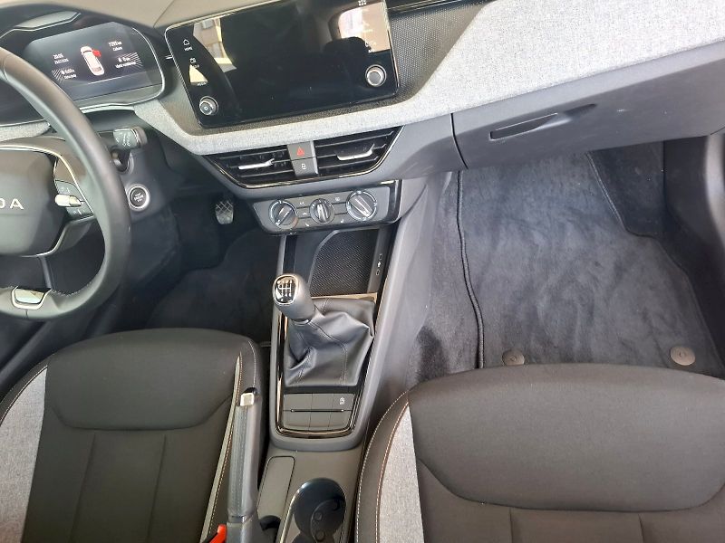 Škoda Kamiq (2025) SELECTION TSI 85/1.0 M6F - fotka 26 z 32