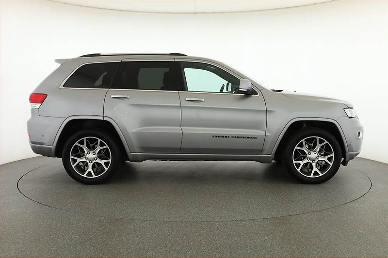 Jeep Grand Cherokee (2020) Overland 3.0 CRD - fotka 6 z 21