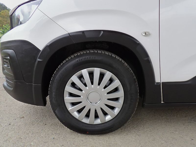 Peugeot Rifter 1.5 BlueHDI Active ČR 5míst - fotka 25 z 29