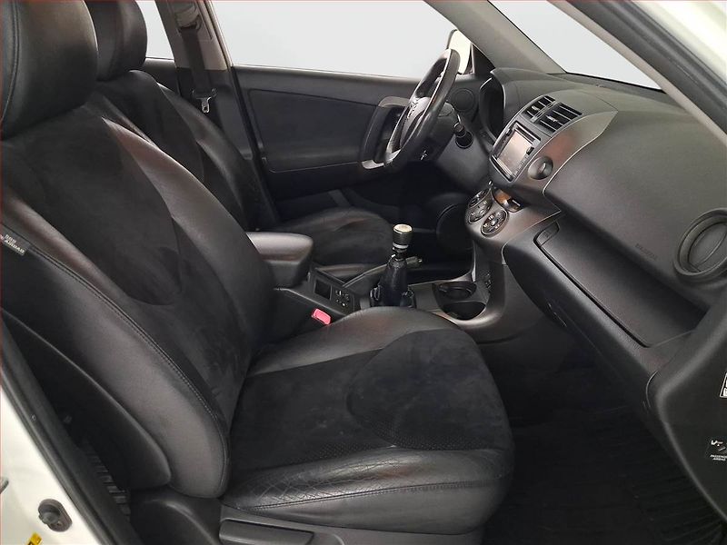 Toyota RAV4 (2012) 2.2 D-4D, 4X4, Tempomat - fotka 9 z 16
